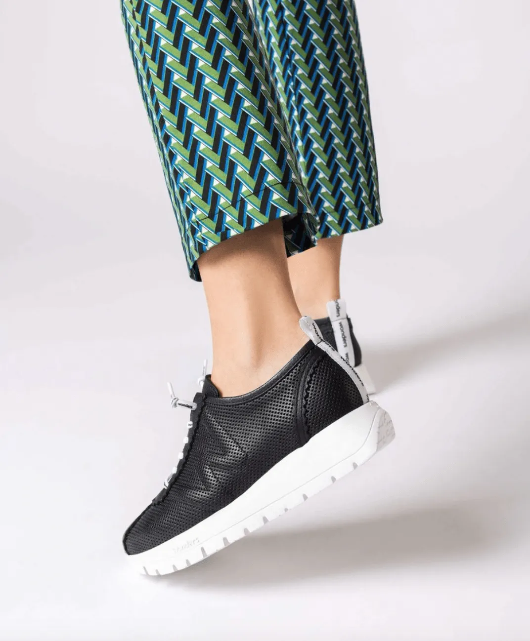 A2424 Black Leather Sneaker
