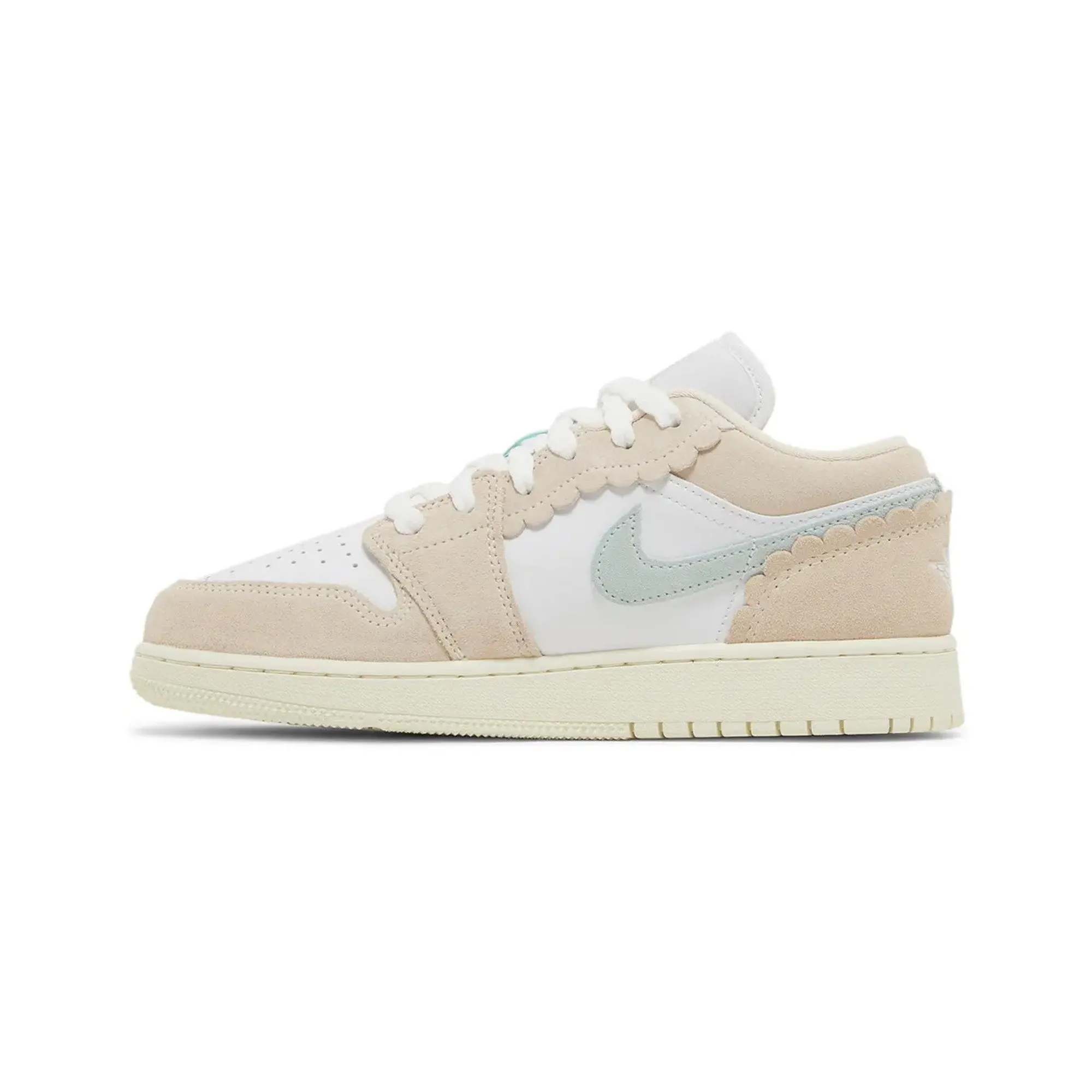 Air Jordan 1 Low SE 'Scalloped Edge Guava Ice' GS (2023)
