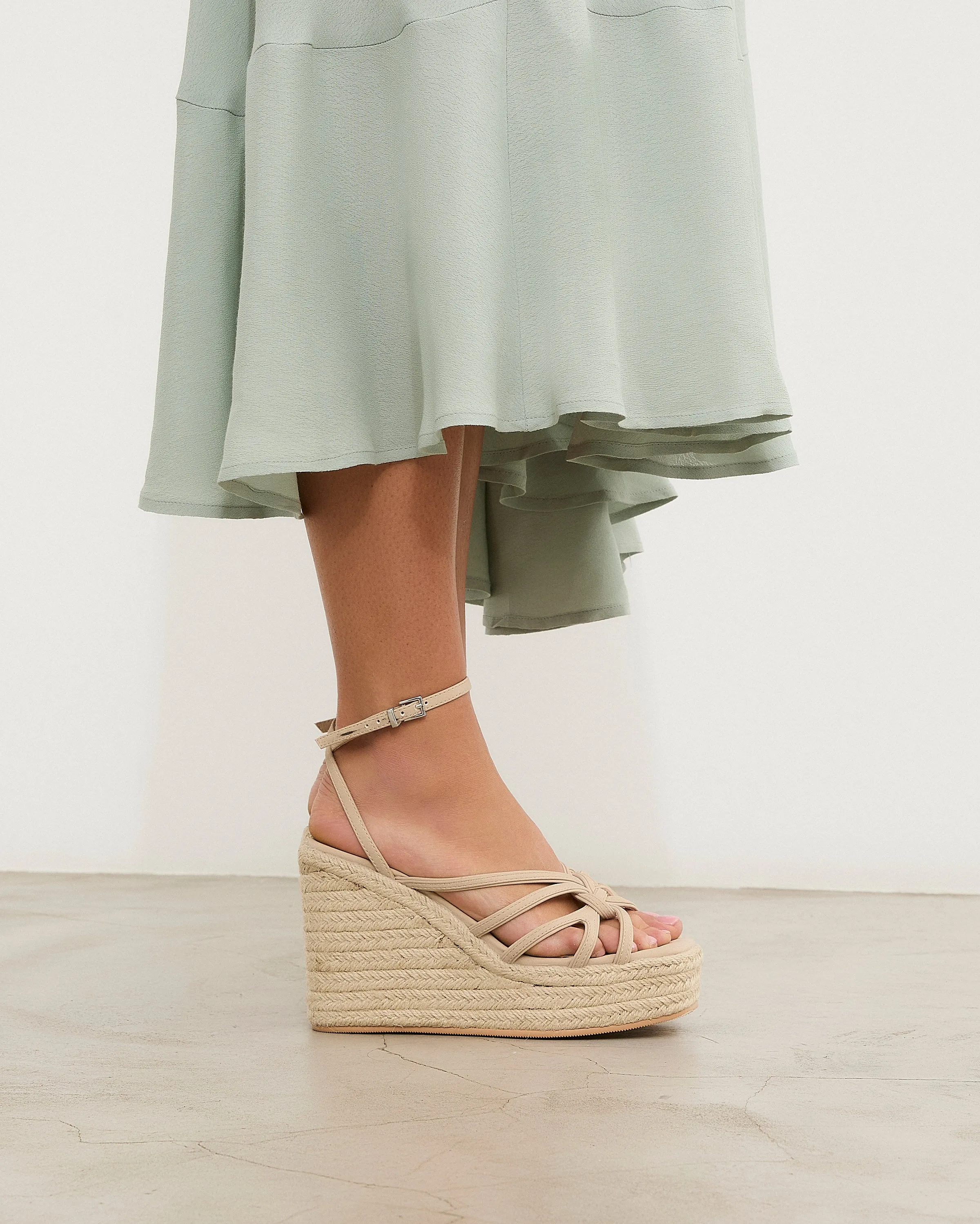BE BEIGE