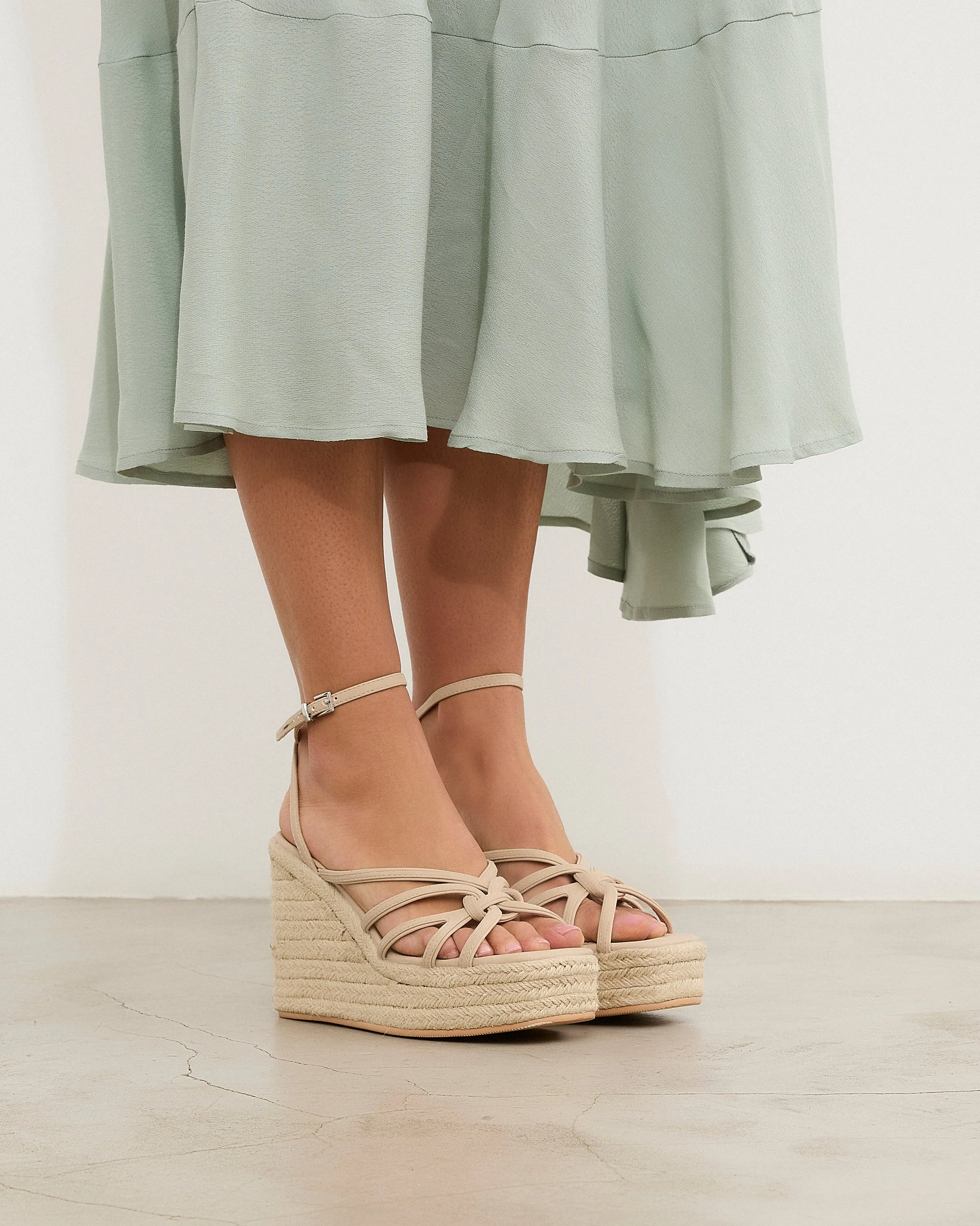BE BEIGE