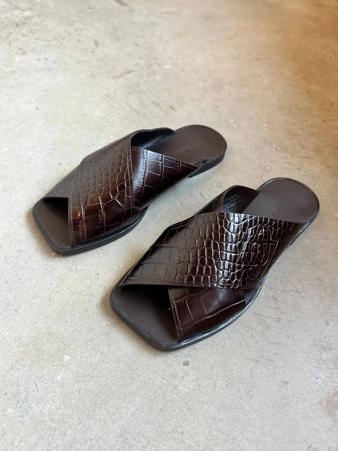 Leather Crossover Sandals In Brown