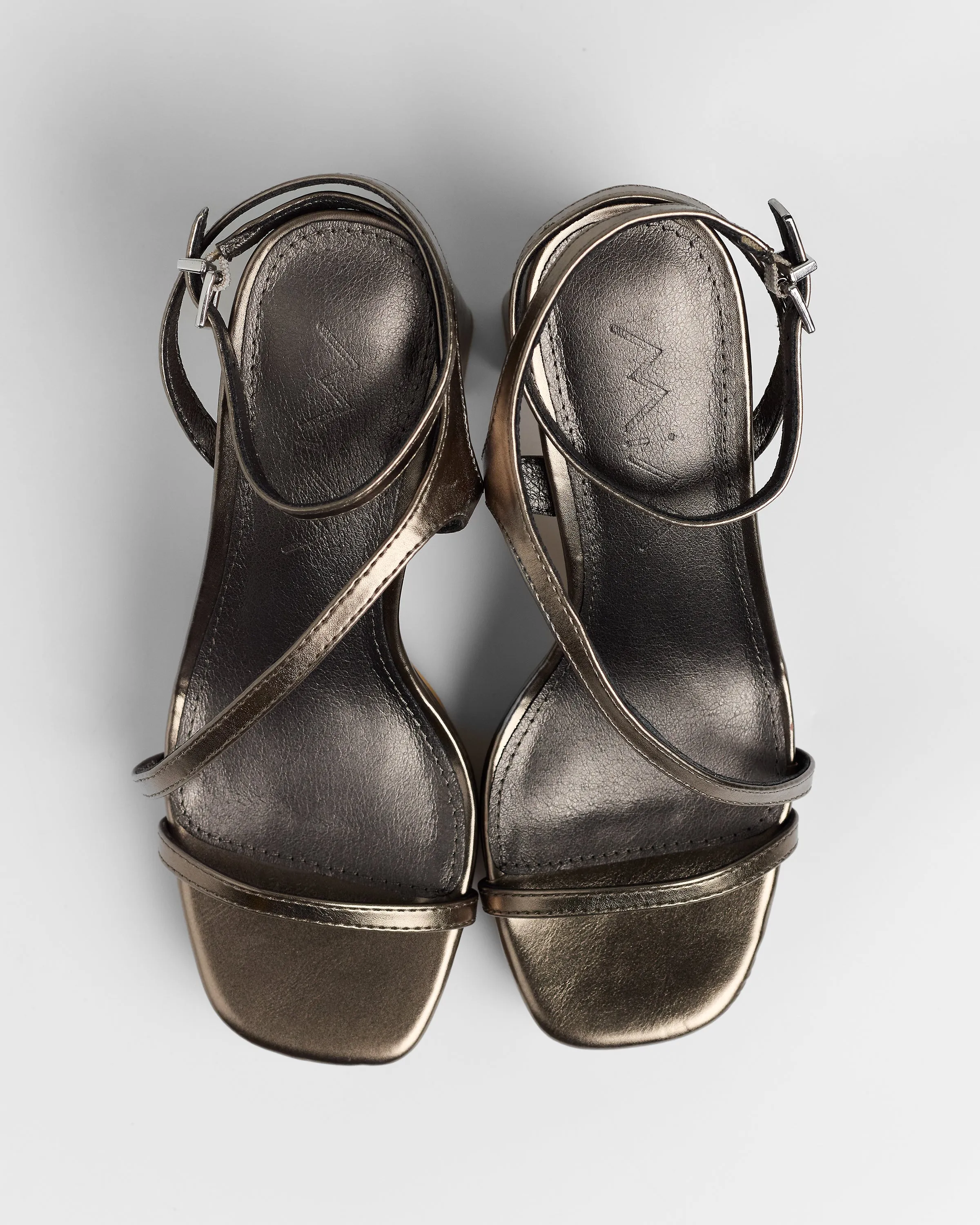 Metallic Nelly
