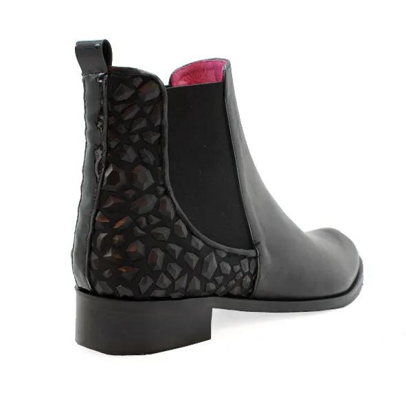 Taille - Black Hexagon Chelsea Boot