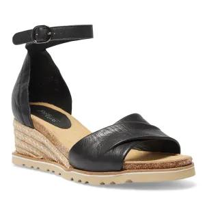 Tora Wedge in Black Leather