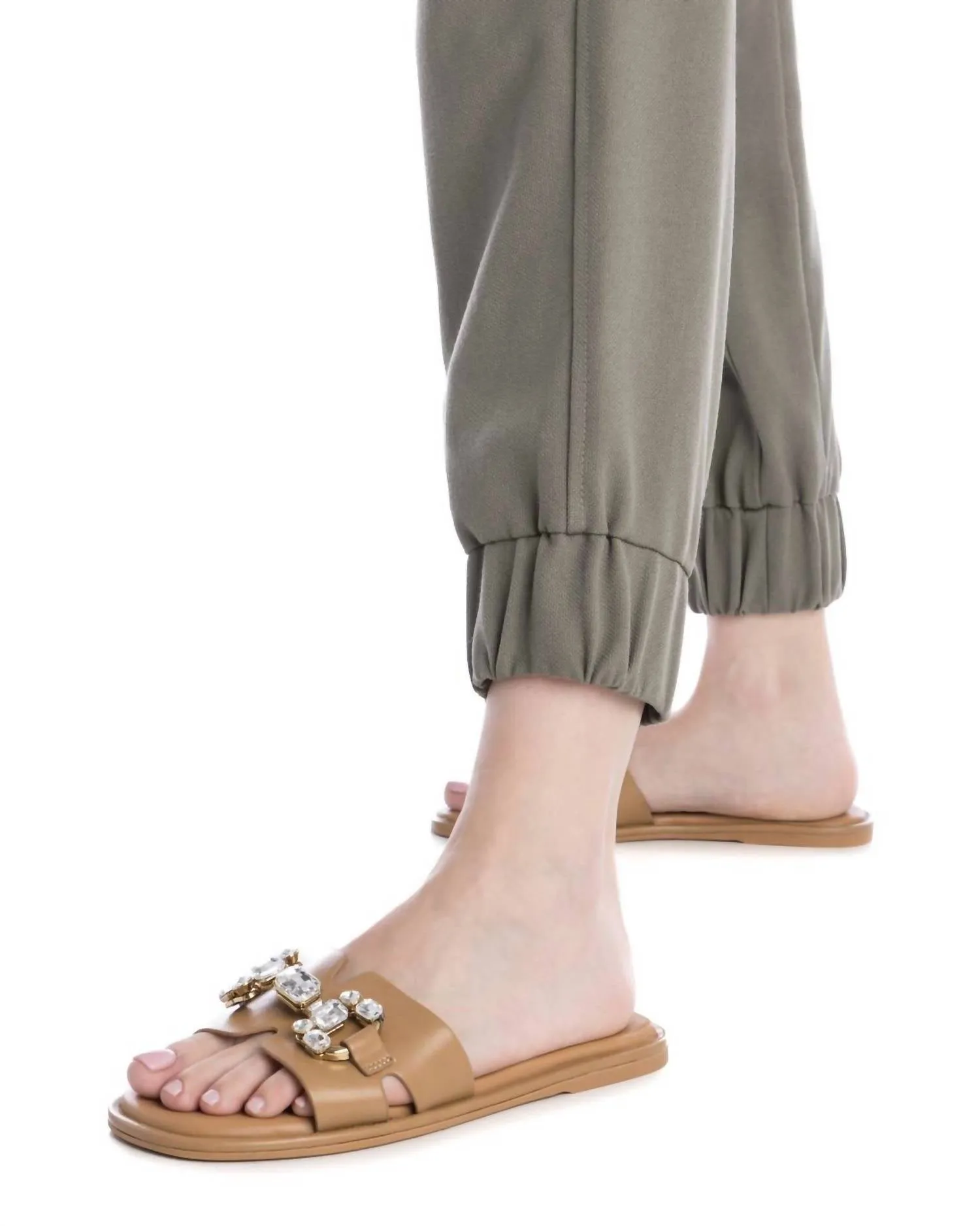 Women's Flat Sandals In Camel